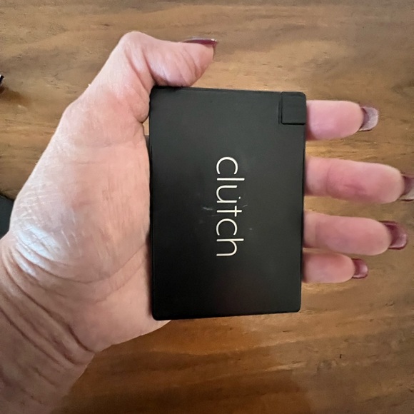 Clutch Portable Chargers - Picture 4 of 5